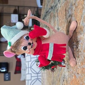 Annalee Christmas mouse with hat scarf and wreath